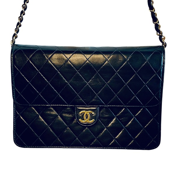 Vintage Chanel Quilted Flap Bag Classic Shoulder Bag Black Leather Gold Chain - Picture 1 of 15